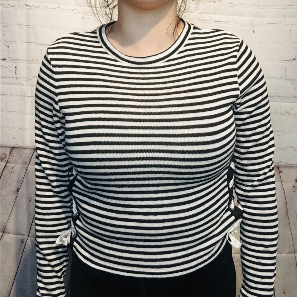 Black & white striped Long sleeves with two slits